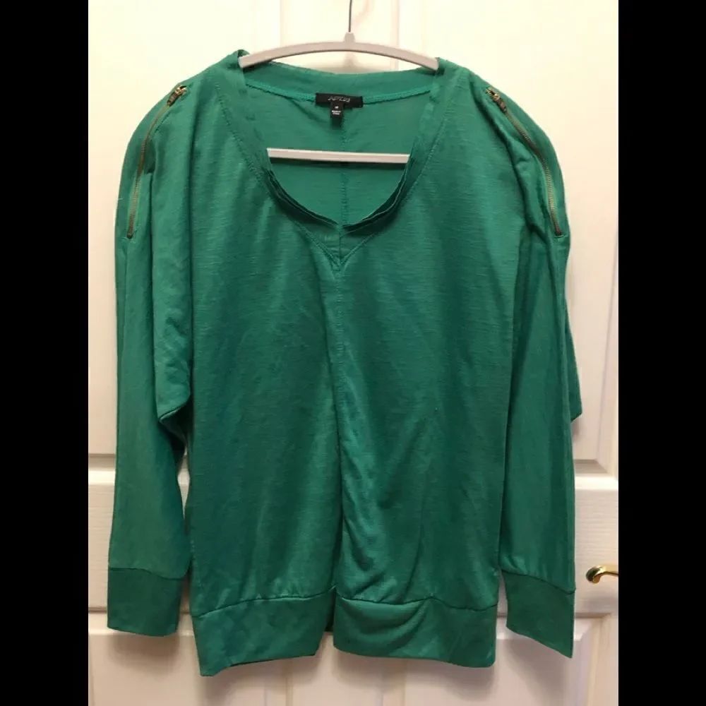 Apt. 9 top